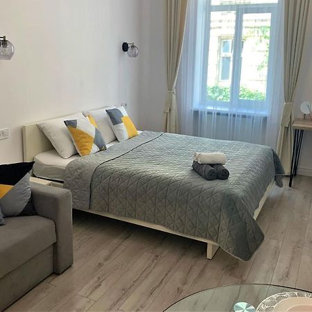 Iris Apartment On Popovich Lviv Exterior photo